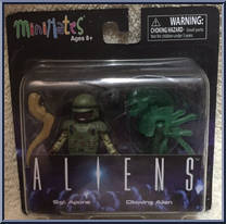 Sgt. Apone / Glowing Alien from Alien - Minimates - TRU - Wave 2 manufactured by Diamond Select [Front]