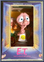 E.T. (Smiley Shirt) from E.T. - Basic Series manufactured by Applause [Front]