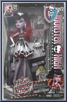 Operetta (Hauntlywood) from Monster High - Frights, Camera, Action! manufactured by Mattel [Front]