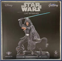 Luke Skywalker (Mandalorian) from Star Wars - Gallery Diorama manufactured by Gentle Giant [Back]