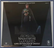 Luke Skywalker & Grogu (Mandalorian) from Star Wars - Premier Collection manufactured by Gentle Giant [Front]