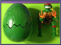 Shell Splittin' Raphael from Teenage Mutant Ninja Turtles - Kowabunga Crackin' Turtle Egg manufactured by Playmates [Loose]