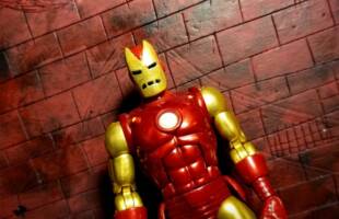 Iron Man Headswap (Classic) (Marvel Legends) Custom Action Figure