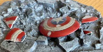 Captain America broken shield (Avengers) Custom Diorama / Playset