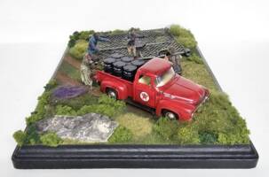 Zombie Apocalypse Supply Run (Walking Dead) Custom Diorama / Playset