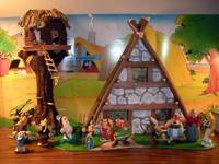 Asterix Village with Cacofonix's Treehouse (Independent Comics) Custom Miniature / Figurine